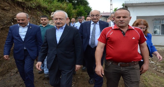 Kılıçdaroğlu’ndan heyelanda ölen vatandaşın ailesine taziye ziyareti