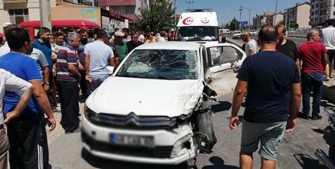 Otomobil minibüs ile çarpıştı! Çok sayıda yaralı var