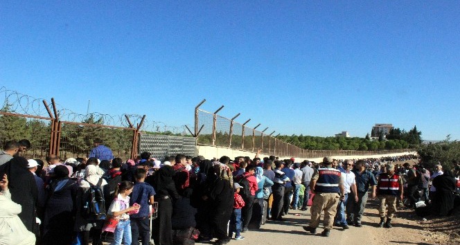 Suriyeliler maraton koşar gibi ülkelerine gidiyor