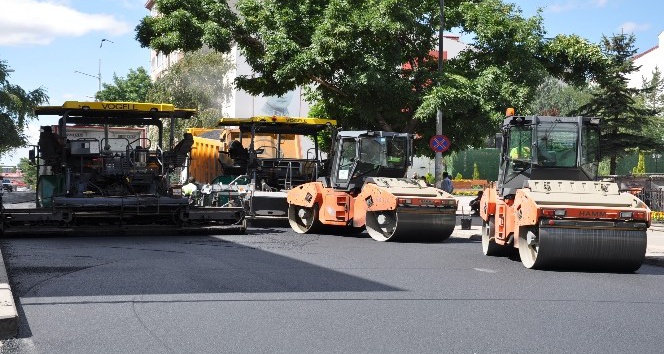 Faikbey Caddesi’nin asfaltı yenileniyor
