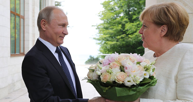 Merkel ve Putin Berlin’de görüşecek