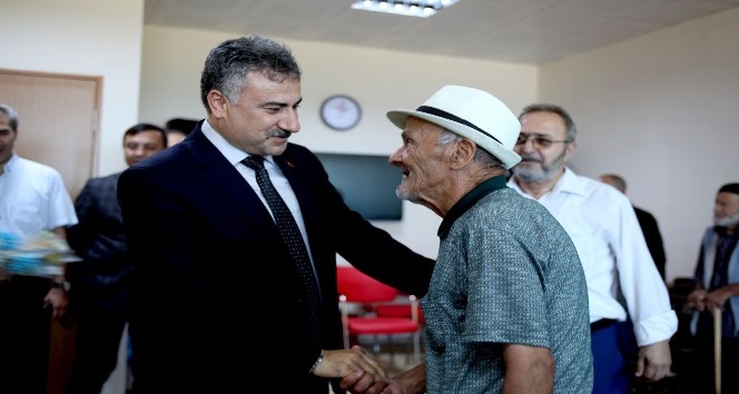 Emniyetten bayram öncesi huzurevi sakinlerine moral ziyareti