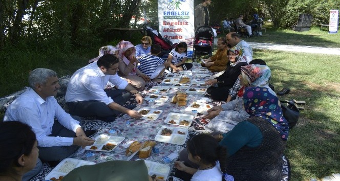 İpekyolu belediyesinden bin kişilik piknik