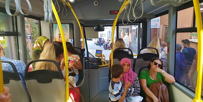 Park ettiği otomobili kent merkezini karıştırdı