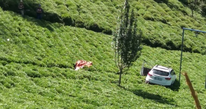 Trabzon’da otomobil çay bahçesine uçtu: 1 ölü