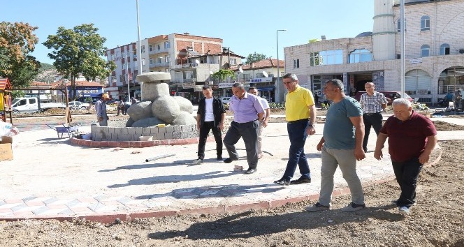 Belediye Başkan Vekili Sezgin, yeni yapılan parkta incelemelerde bulundu