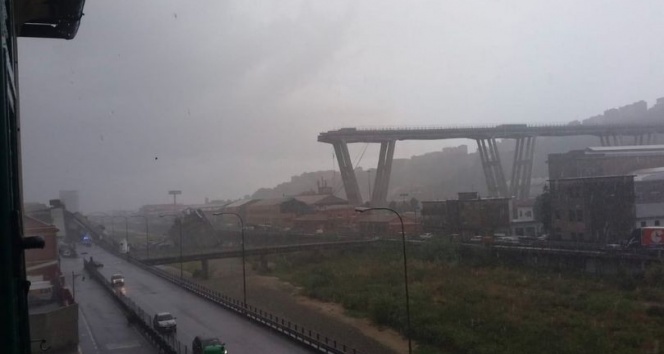 İtalya&#039;da köprü çöktü