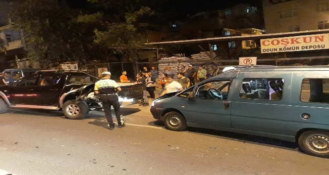 Samsun’da dolmuş kamyonete çarptı: 4 yaralı