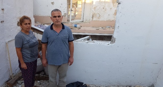 Fırtınada evleri yıkılan aile uzanacak yardım elini bekliyor