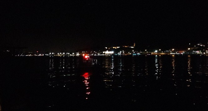 Galata Köprüsünden düşen kişi deniz polisi tarafından kurtarıldı