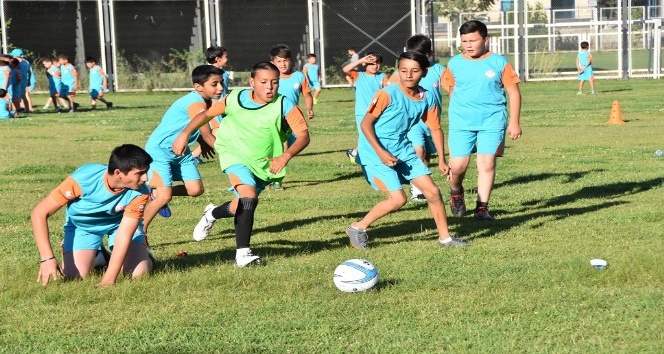 Kocasinan’da mahalleler arası futbol turnuvası düzenlendi
