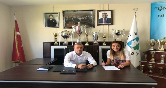 Melek Yusufoğlu, İzmit Belediyespor’da yola devam ediyor