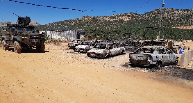 PKK’lıların yaktığı araçlar gündüz böyle görüntülendi
