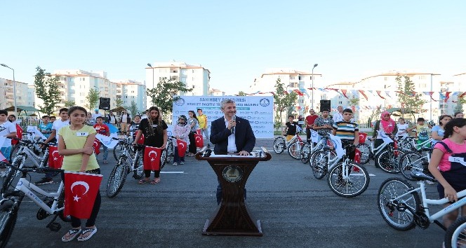 Şahinbey’de 144 öğrenciye daha bisiklet hediyesi