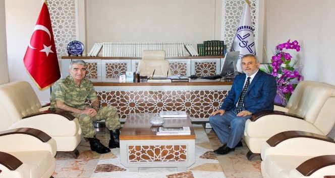 3. Ordu Komutanı Erzincan İl Müftülüğünü ziyaret etti
