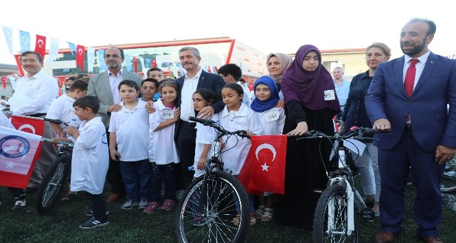 Başarılı 817 Kur’an-ı Kerim kursu öğrencisine hediye bisiklet