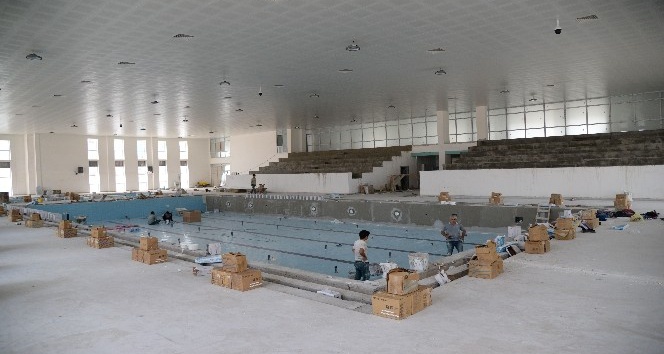 Pursaklar’da  yarı olimpik kapalı yüzme havuzu inşaatında sona gelindi