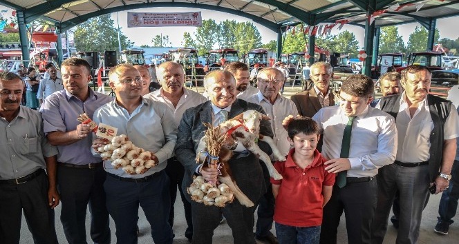 Taşköprü’de en iyi sarımsak üreticisi ve en iyi buzağı yetiştiricisi yarışması düzenlendi