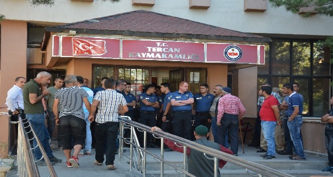 Erzincan’daki silahlı kavgada ölen 5 kişiden 2’sinin cenazesi Erzurum’a getirildi