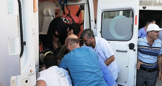 Erzincan’da ambulans sedyesi sıkışınca arbede yaşandı