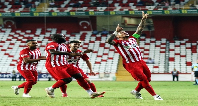 Spor Toto Süper Lig: Antalyaspor: 1 - Atiker Konyaspor: 2 (İlk yarı)
