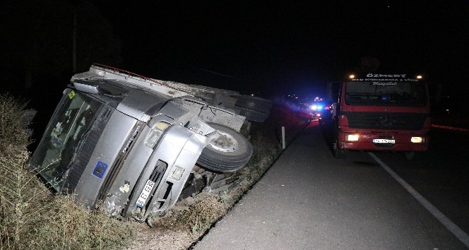 Bolu’da kavşaktan dönen otomobil kamyonla çarpıştı: 5 yaralı
