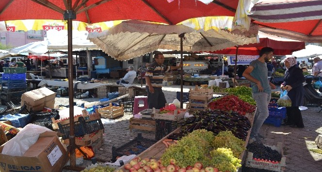 Afyonkarahisar’da meyve sebze fiyatlarında yüzler gülüyor