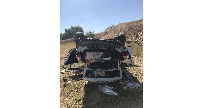 Sivas’ta otomobil şarampole yuvarlandı: 4 yaralı