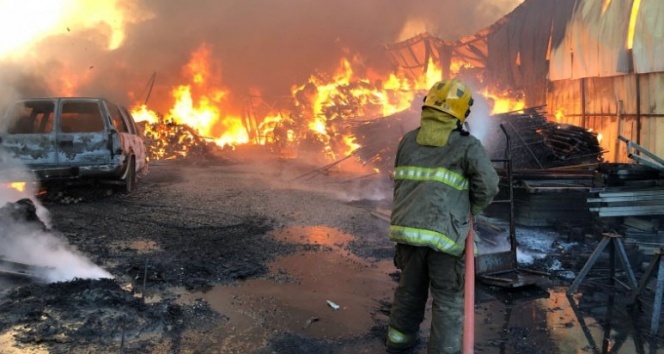 Kuveyt&#039;te pazar yerinde yangın: 7 yaralı