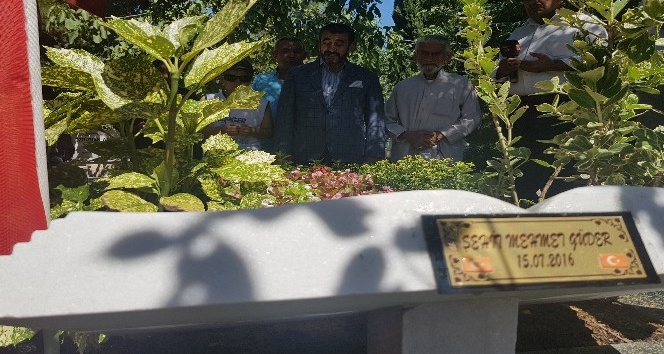 15 Temmuz Gazileri, Arefe gününde şehitlerin mezarını ziyaret etti