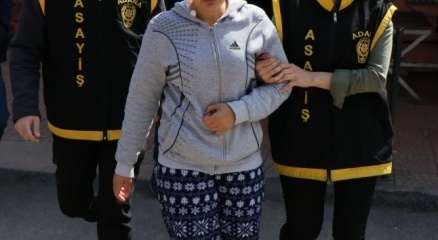 Midesinde uyuşturucu taşıyan Rus uyruklu kadın ve 1 kişi tutuklandı