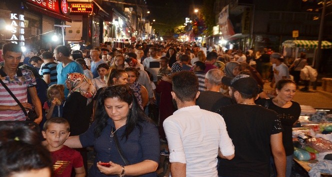 Bursa’da Bayram alışverişinde adım atacak yer kalmadı