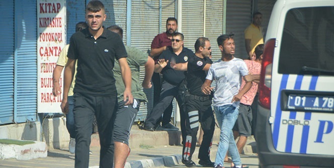 Çocukların kavgasına büyükler katıldı ortalık karıştı!
