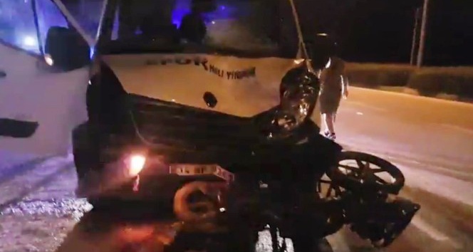 Bursa’da minibüs ile motosiklet çarpıştı: 1 yaralı