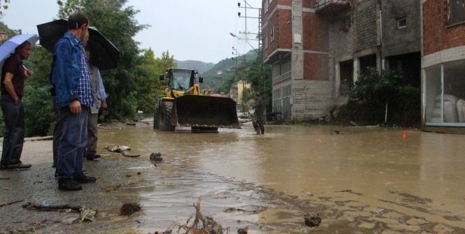 Yağış hayatı felç etti!