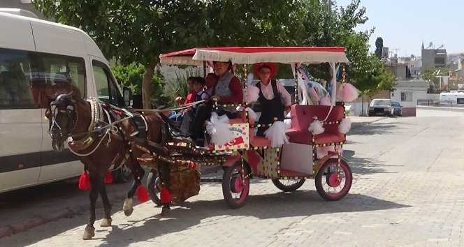 Suriyeli çocuklar bayram yerinde gönüllerince eğleniyor