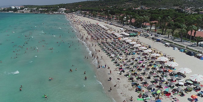 Tatilciler, Çeşme’ye akın etti