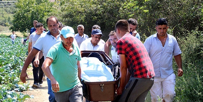 Ayağı kayan genç, 30 metre yükseklikten kayalıklara çakıldı