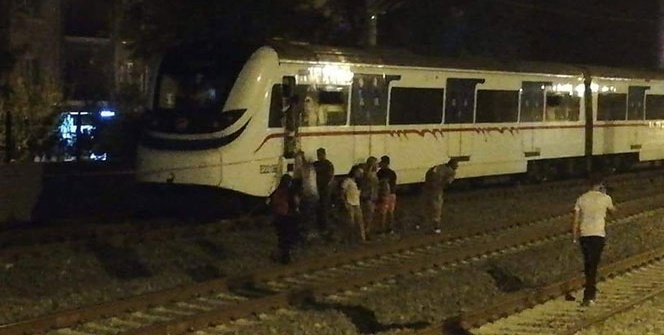 Tren raydan çıktı, faciadan dönüldü!