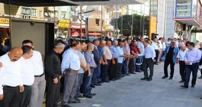 Başkan Saygılı, vatandaşlarla bayramlaştı