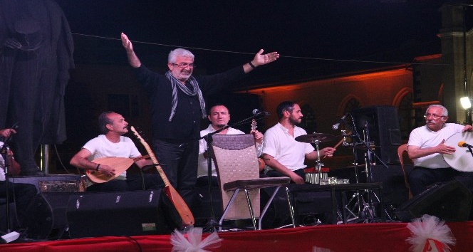 Kilis’te Esat Kabaklı konseri