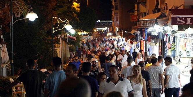 Tıklım tıklım adım atacak yer kalmadı!