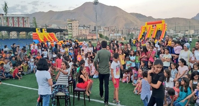 Hakkarili çocuklar gönüllerince eğlendi