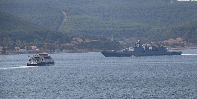 Rus savaş gemileri peş peşe Türkiye'ye geldi!
