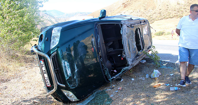 Sivas&#039;ta otomobil ile pikap çarpıştı: 5 yaralı