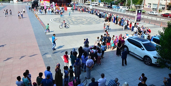 Metrelerce kuyruk oluştu! Nedeni ise...