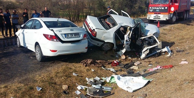 Otomobiller çarpıştı! Ölü ve çok sayıda yaralı var