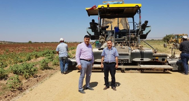 Köy yollarının asfaltlanma çalışları sürüyor
