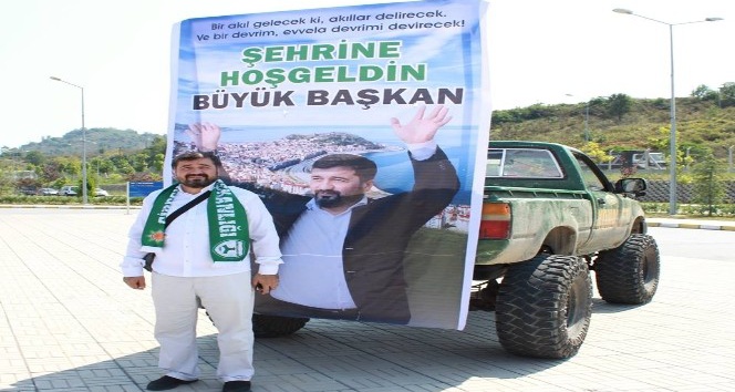 Hacdan dönen il başkanına sürpriz karşılama