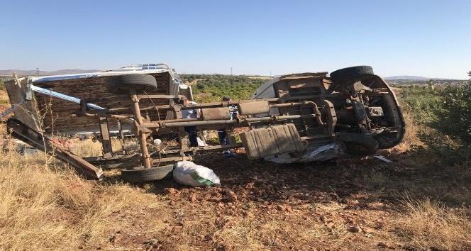 Tarım işçilerini taşıyan kamyonet takla attı: 1 ölü, 4 yaralı